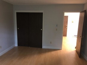 60 Old Hackett Hill Rd in Manchester, NH - Building Photo - Building Photo