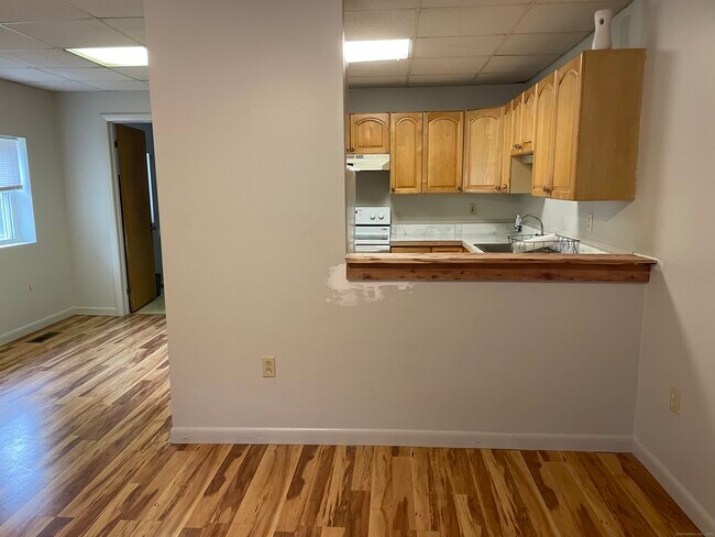 260 Raymond Hill Rd in Montville, CT - Building Photo - Building Photo