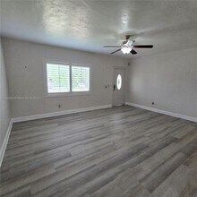 6428 SW 39th St in Miami, FL - Building Photo - Building Photo