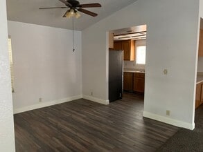 301 Goldrun Dr in Modesto, CA - Building Photo - Building Photo
