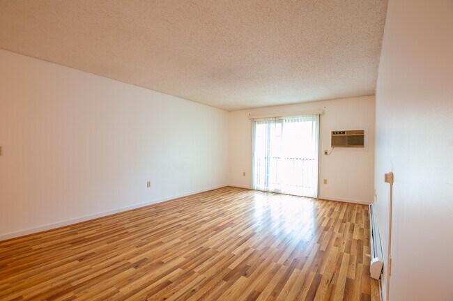 8 Northbrook Dr in Manchester, NH - Building Photo - Building Photo