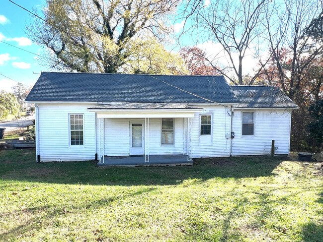 610 2nd Ave in Lawrenceville, VA - Foto de edificio - Building Photo