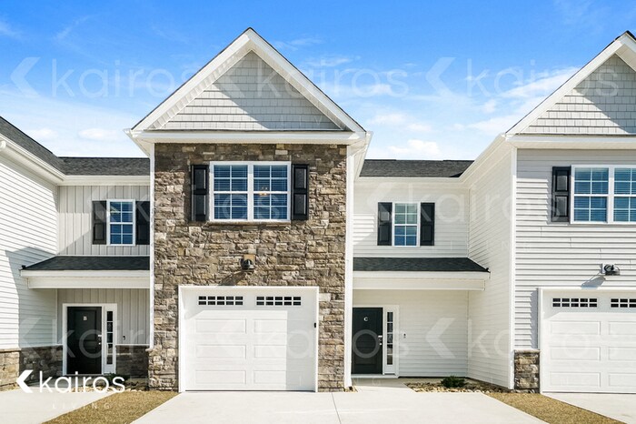 3709 Oak Leaf Wy in Greenville, NC - Foto de edificio