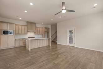 624 N Cedar Ave in Broken Arrow, OK - Foto de edificio - Building Photo