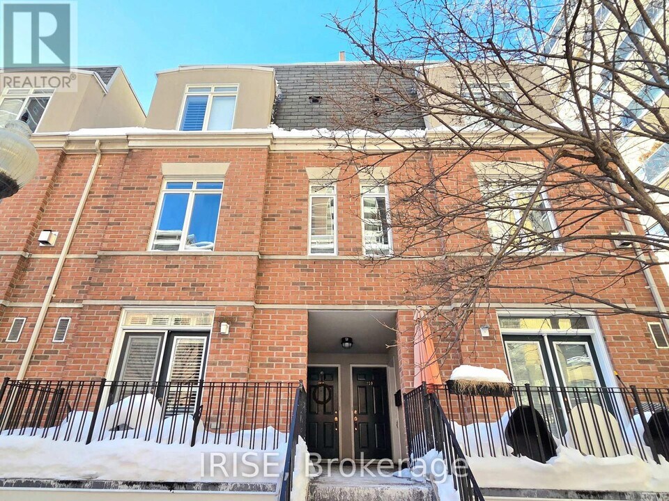 415 Jarvis St in Toronto, ON - Building Photo