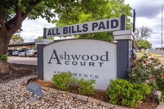 Ashwood Court in Lubbock, TX - Foto de edificio - Building Photo