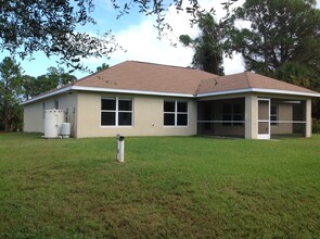 3215 Zoratoa Ave in North Port, FL - Foto de edificio - Building Photo