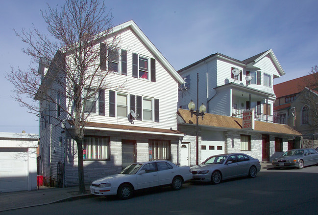 186-194 Columbia St in Fall River, MA - Building Photo - Building Photo