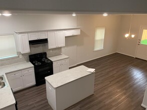 7966 Henson St-Unit -B in Houston, TX - Building Photo - Building Photo