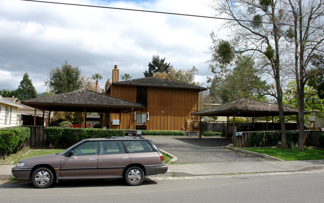 524 Prince Ave in Healdsburg, CA - Building Photo - Building Photo