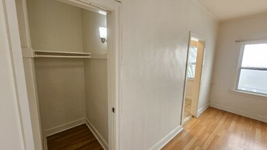 727 S Coronado St in Los Angeles, CA - Foto de edificio - Building Photo