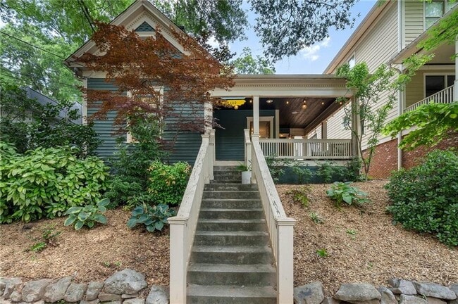 property at 402 Grant Park Pl SE