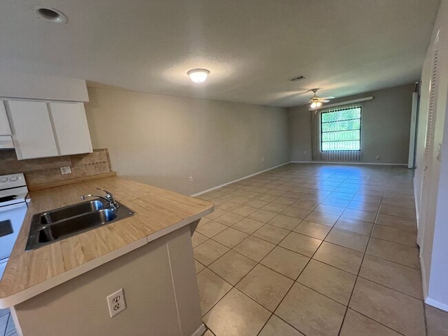 2011 Como St in Port Charlotte, FL - Building Photo - Building Photo