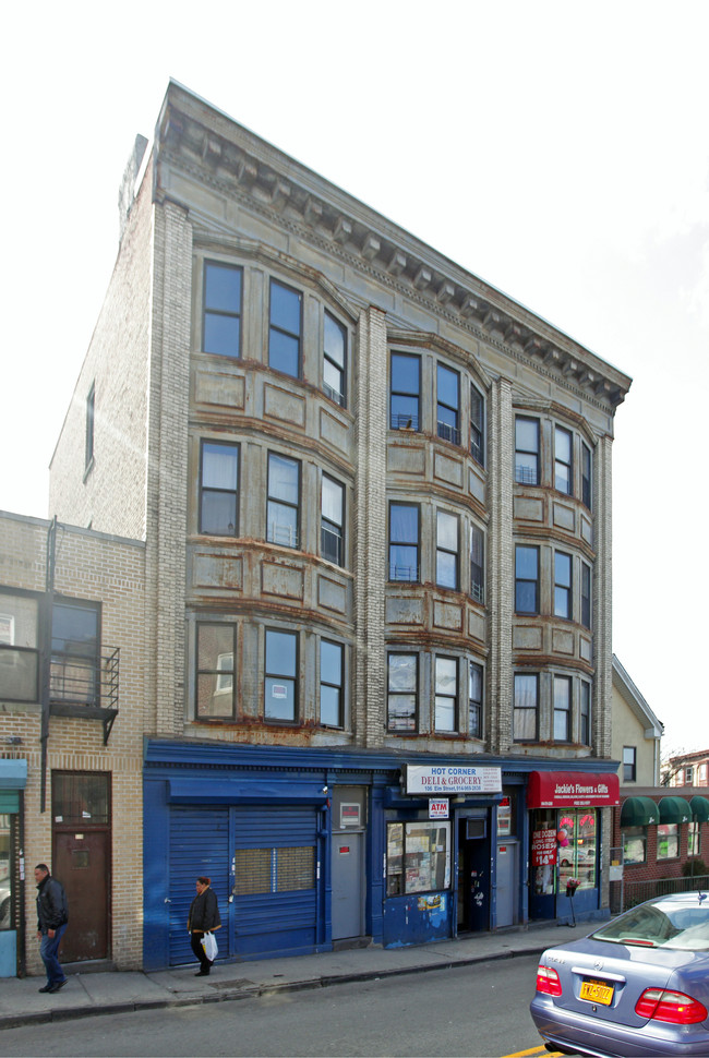 106 Elm St in Yonkers, NY - Building Photo - Building Photo