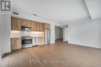 195 Deerfield Rd in Newmarket, ON - Building Photo - Building Photo