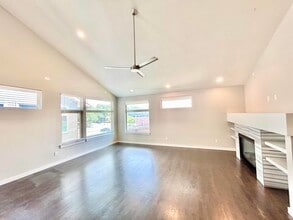 2204 Lola Ct in Dallas, TX - Building Photo - Building Photo