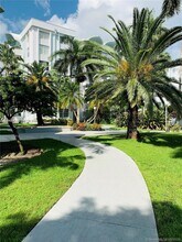 488 NW 165th St in Miami, FL - Building Photo - Building Photo