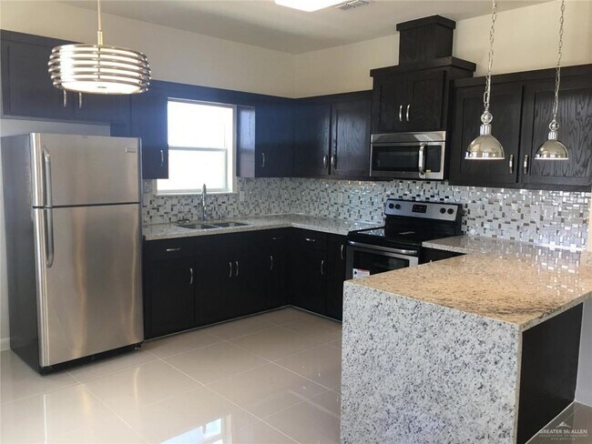 1701 W Garrison Dr, Unit 3 in Pharr, TX - Building Photo - Building Photo