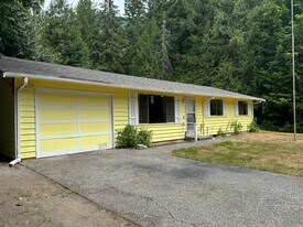 61529 Cascade River Rd in Marblemount, WA - Building Photo