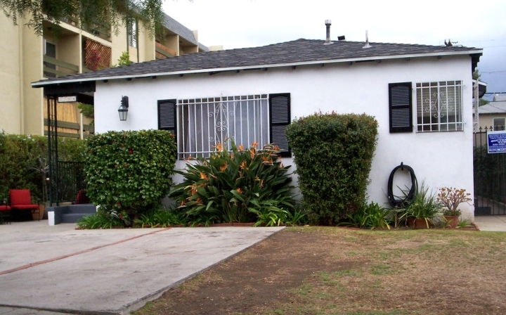 3704 Glendon Ave in Los Angeles, CA - Foto de edificio