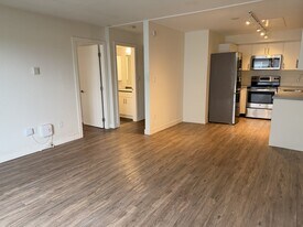 2626 Cook St in Victoria, BC - Building Photo