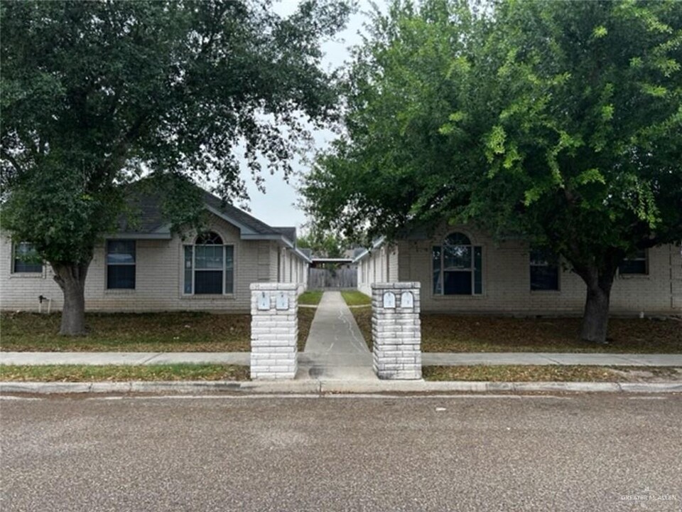521 La Mancha Dr in Edinburg, TX - Building Photo