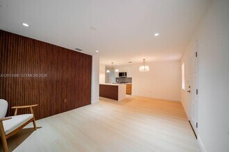 1550 S Greenway Dr in Coral Gables, FL - Building Photo - Building Photo