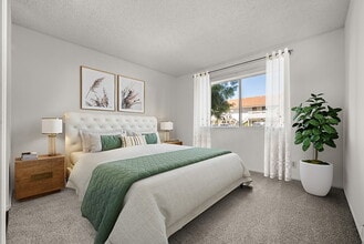 Hacienda at Camarillo Oaks in Camarillo, CA - Building Photo - Building Photo