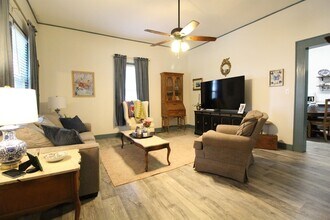 6171 Collins St NE in Covington, GA - Foto de edificio - Building Photo