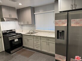 15746 Magnolia Blvd in Los Angeles, CA - Building Photo