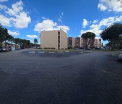 13707 Kendale Lakes Cir in Miami, FL - Building Photo