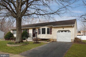285 Manor Blvd in Hamilton Township, NJ - Building Photo - Building Photo