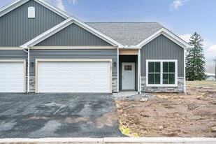 Fourmile Creek Apartments and Townhomes in Ontario, NY - Building Photo