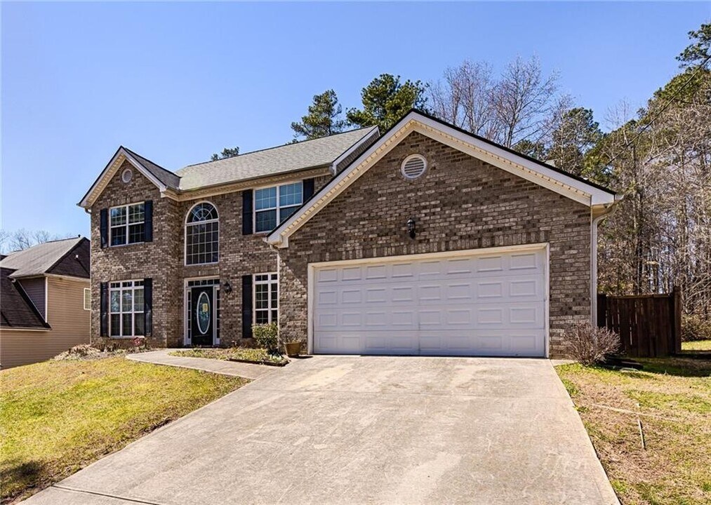 1197 Flamingo Dr in Austell, GA - Building Photo