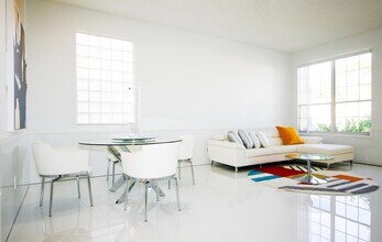 661 Lake Wellington Dr in Wellington, FL - Foto de edificio - Building Photo