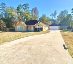 19906 S Plantation Estates Dr in Porter, TX - Building Photo