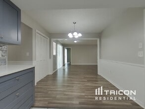 4850 Brickell Dr in North Port, FL - Building Photo - Building Photo