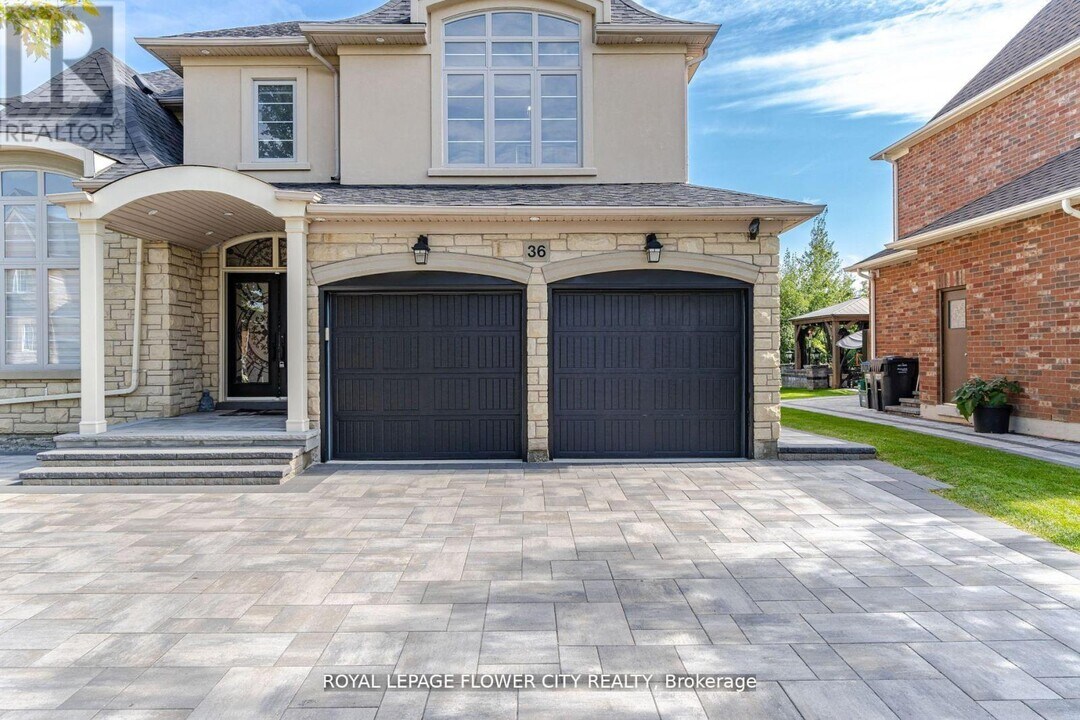 36 Louvain Dr in Brampton, ON - Building Photo