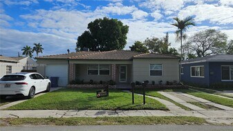 1003 N 17th Ave in Hollywood, FL - Building Photo