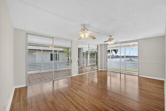 1071 Sugar Sands Blvd in Riviera Beach, FL - Foto de edificio - Building Photo