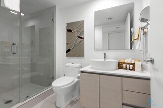 2602 E Hallandale Beach Blvd in Hallandale Beach, FL - Foto de edificio - Building Photo