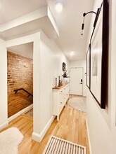 75 Everett St, Unit #1 in Boston, MA - Building Photo - Building Photo