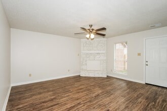 5530 Oak Branch Cir N in Memphis, TN - Building Photo - Building Photo