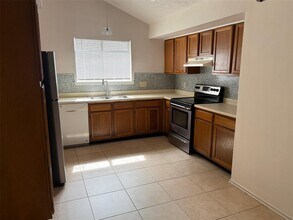 5613 Countryaire St in League City, TX - Building Photo - Building Photo