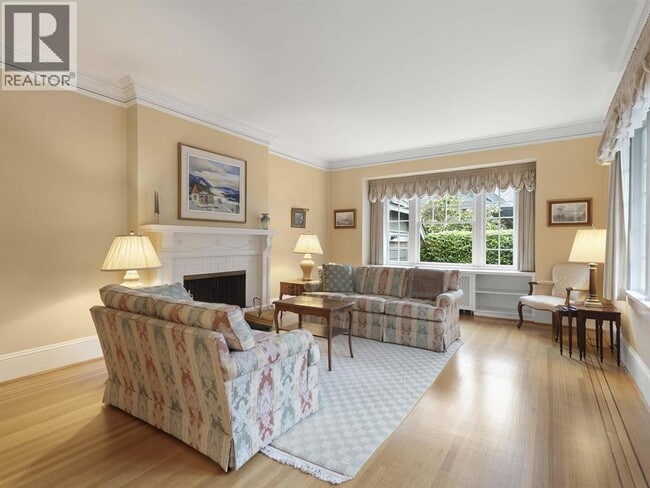 property at 4XXX Marguerite St