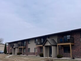 Forestview Ct. Apartments in Appleton, WI - Building Photo