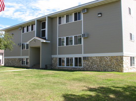 Sahlman Townhouses West in Cloquet, MN - Foto de edificio - Building Photo