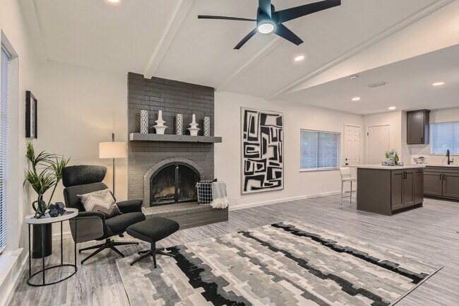 3005 Edgedale Dr in Austin, TX - Foto de edificio - Building Photo