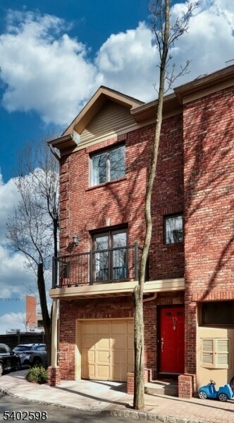 35 Mews Ln in South Orange, NJ - Building Photo - Building Photo