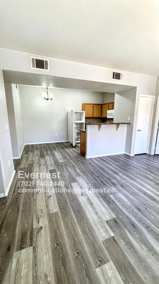 56 E Serene Ave in Las Vegas, NV - Building Photo - Building Photo